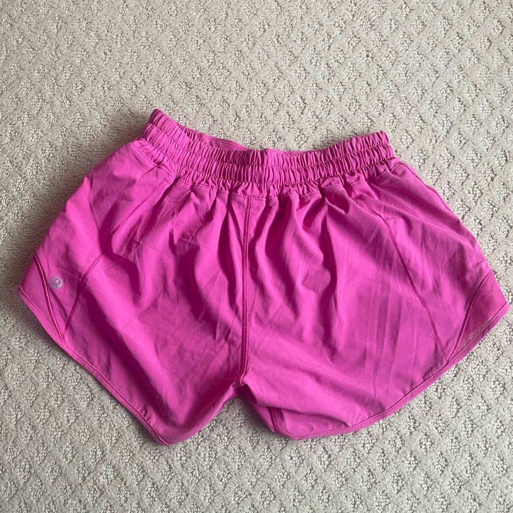 Lululemon Sonic Pink Hotty Hot Low-Rise Lined Short 2.5